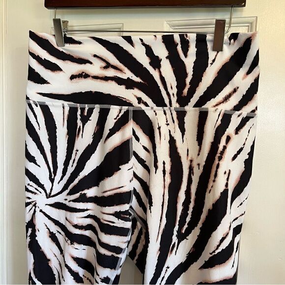 Fabletics PureLuxe Ultra High-Waisted 7/8 Legging - Picture 5 of 11